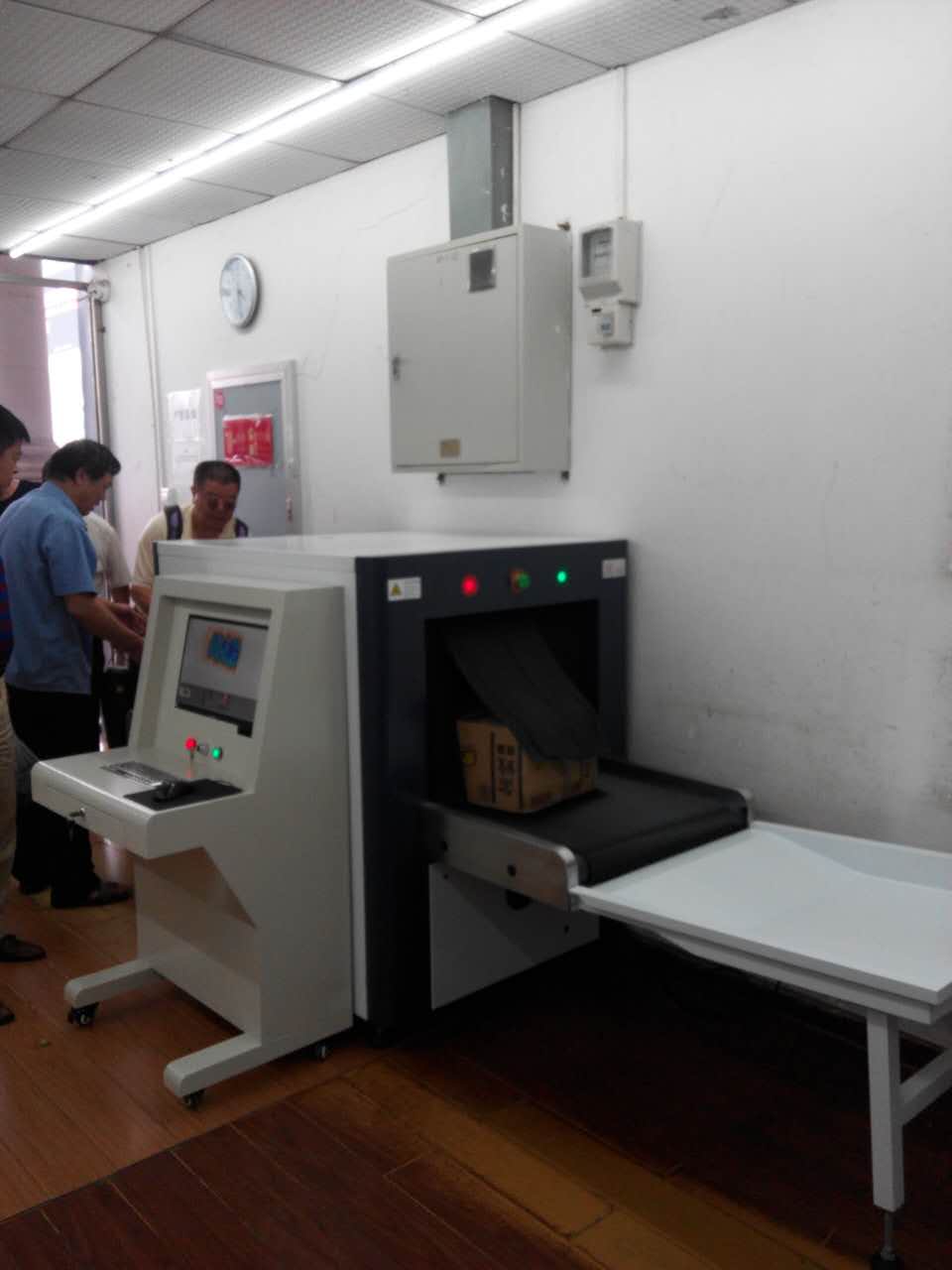 漢口火車站6550安檢機(jī).JPG